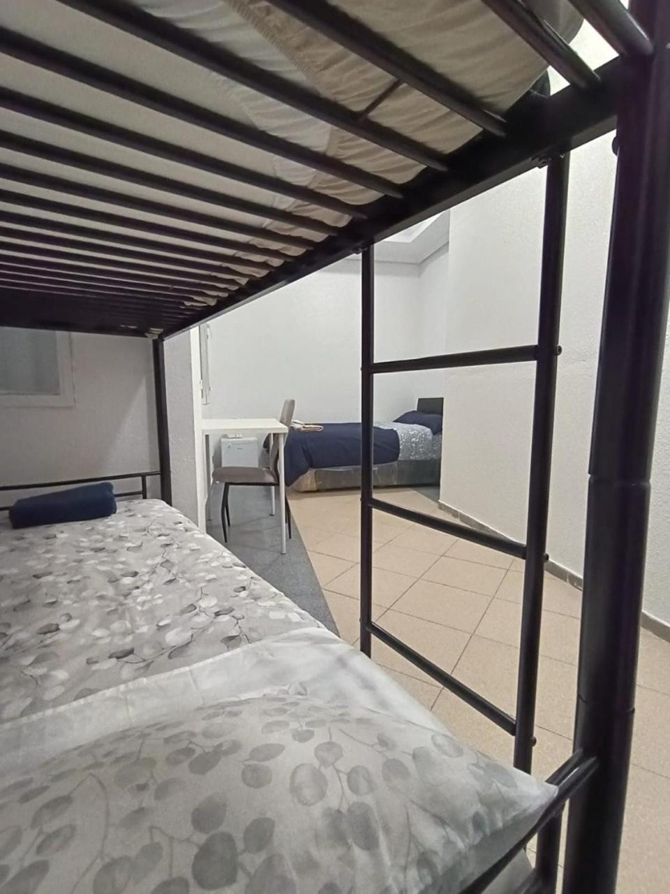 Parsa Residencial House Affittacamere Madrid